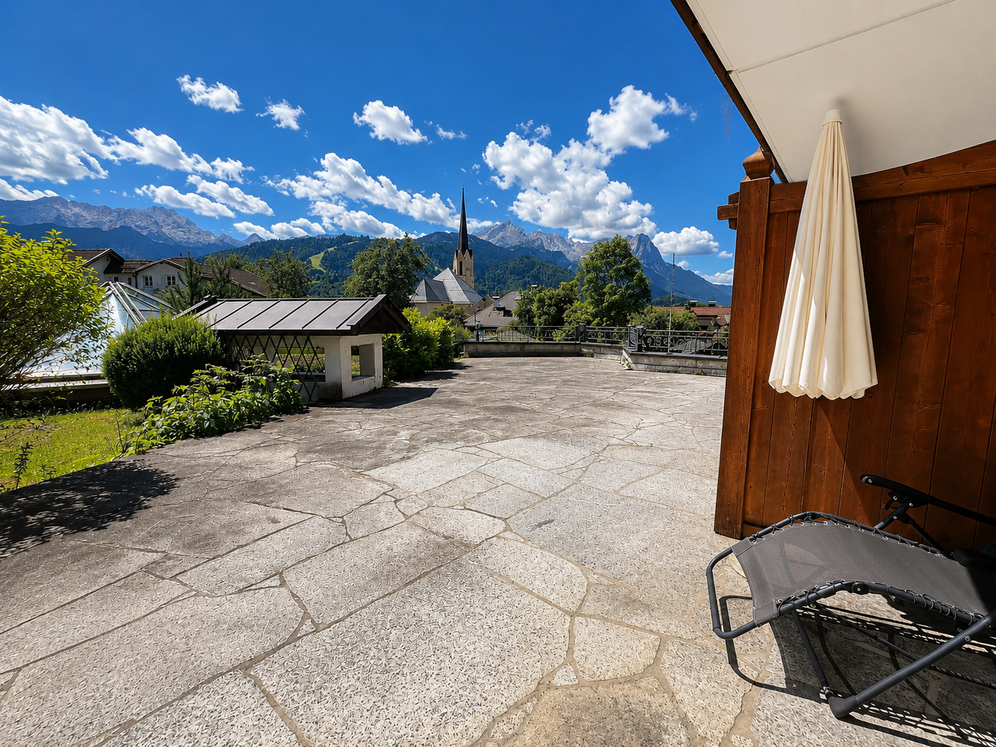 Hotel Schatten | Doppelzimmer 17 mit Terrasse und Bergblick