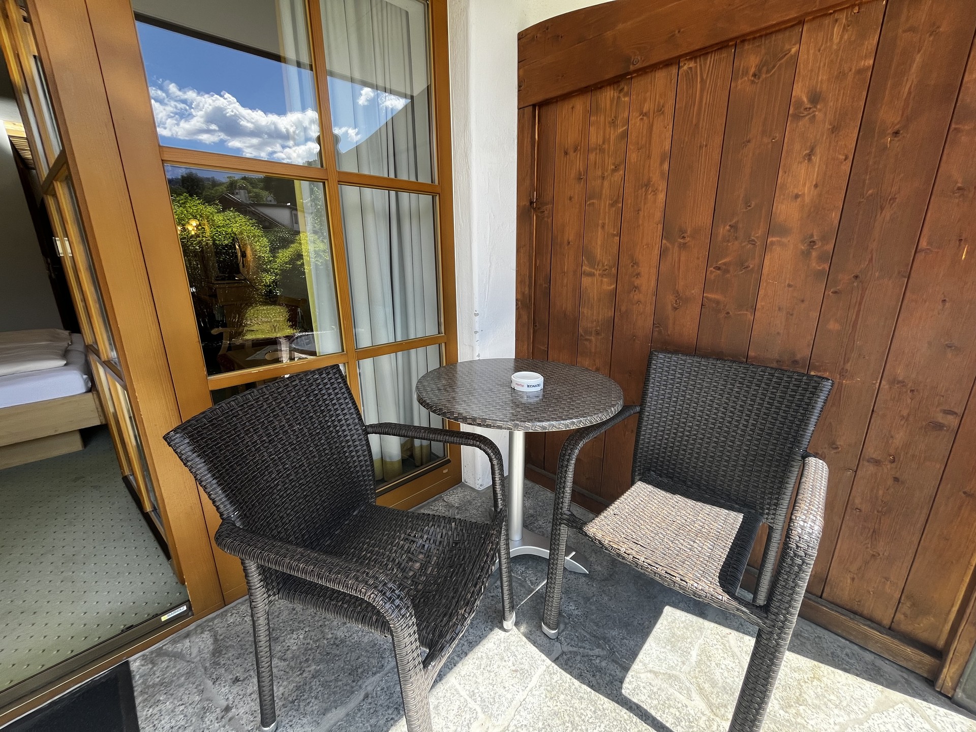 Hotel Schatten | Doppelzimmer 13 mit Balkon und Bergblick