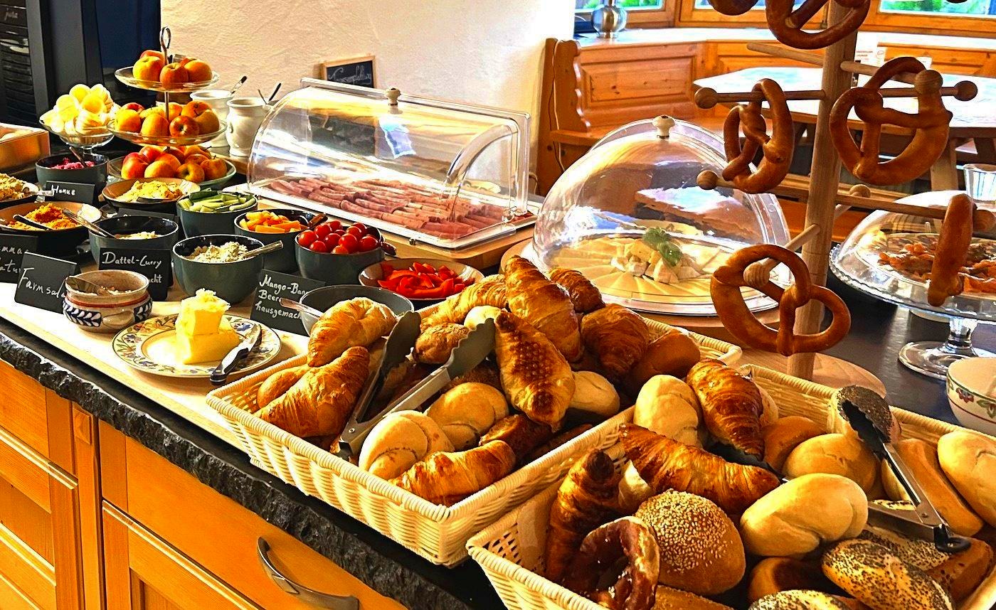 Reichhaltiges Frühstücksbuffet