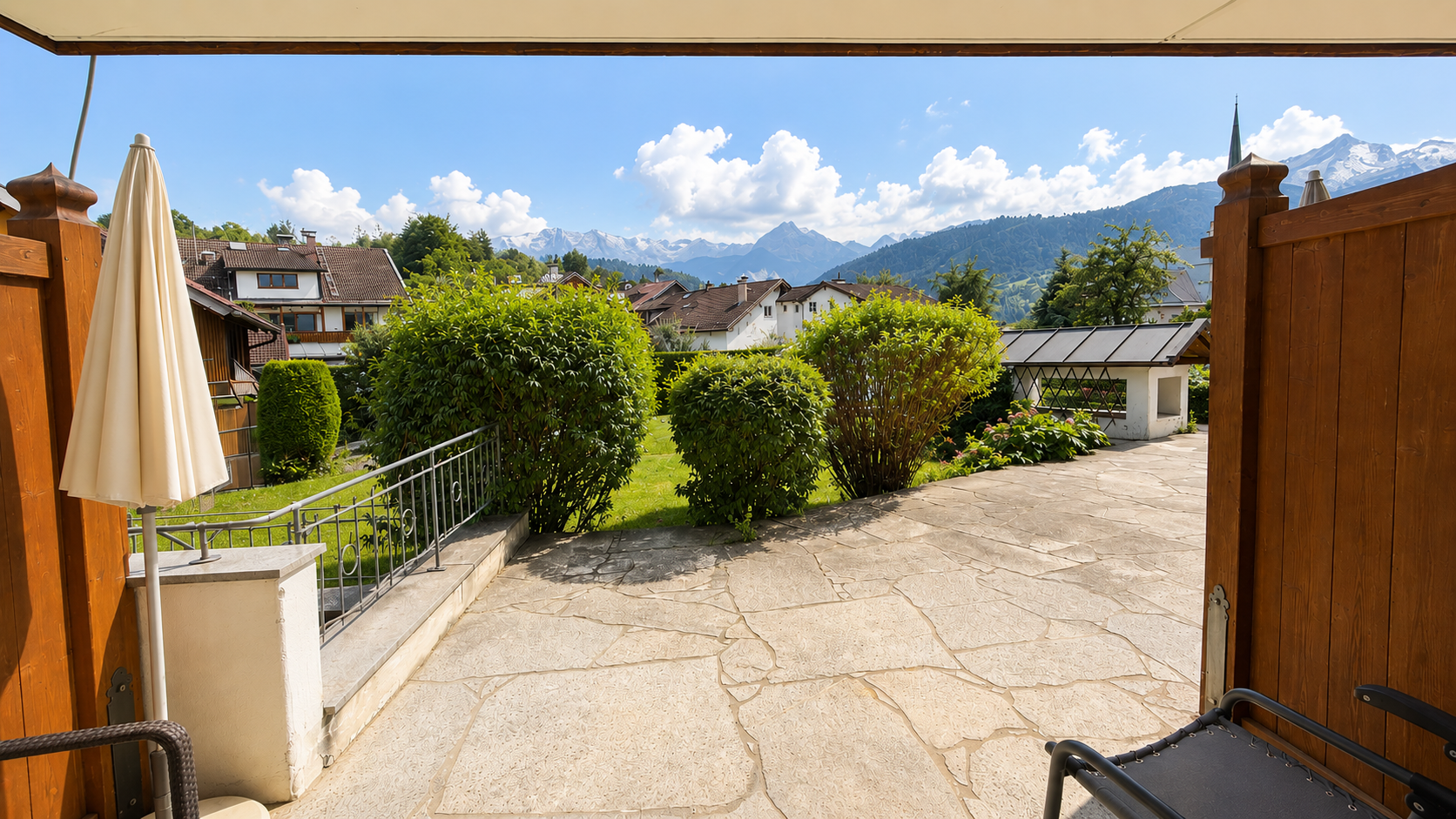 Hotel Schatten | Zimmer 18 für 4 mit Terrasse und Bergblick - Hotel Schatten - Zimmer mit 4 Gästen in Bayern