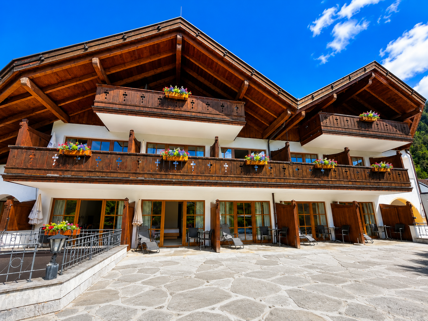 Hotel Schatten | Doppelzimmer 13 mit Balkon und Bergblick