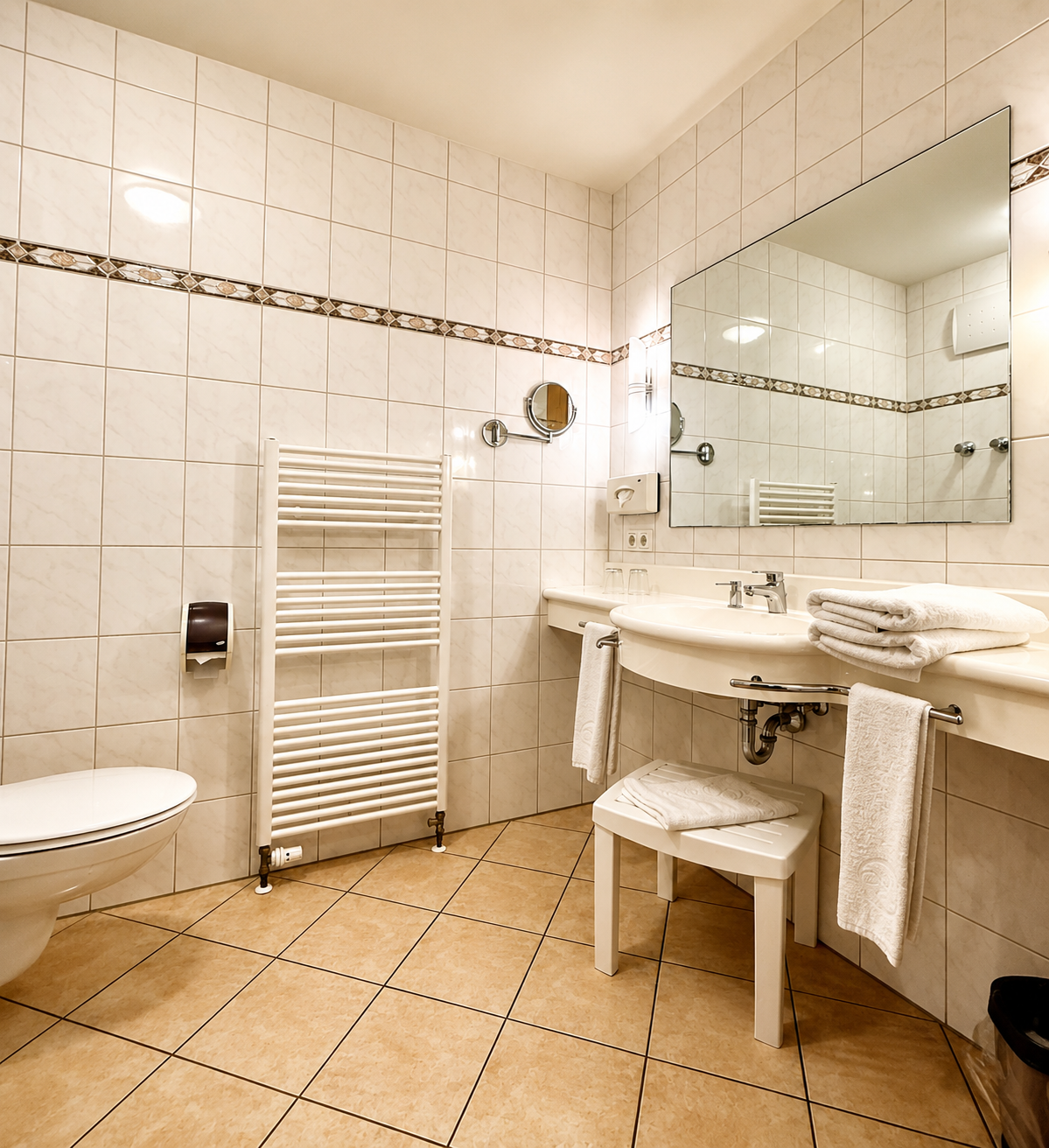 Hotel Schatten | Doppelzimmer 16 mit Terrasse und Bergblick