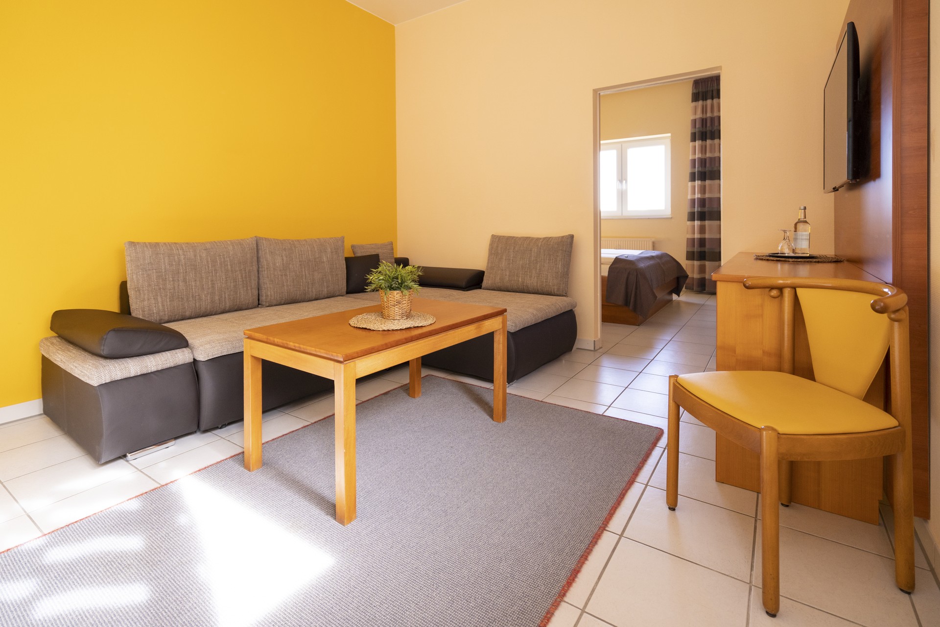 Wohnzimmer mit Schlafsofa