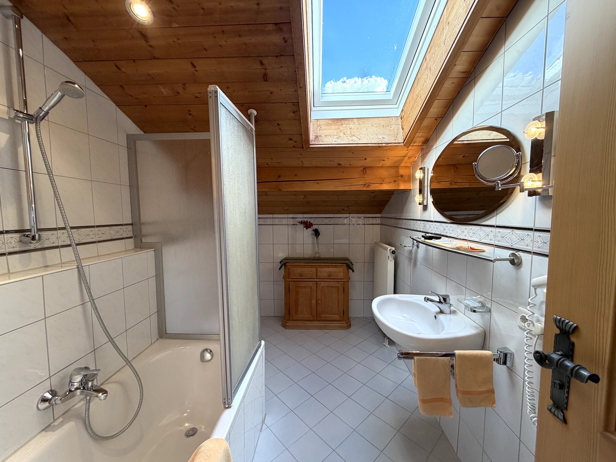 Badezimmer mit Badewanne