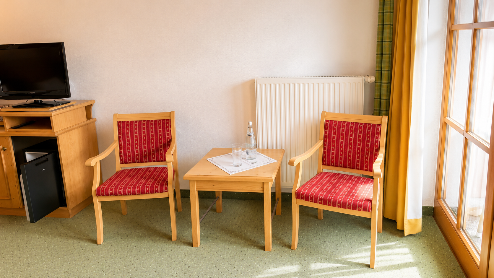 Hotel Schatten | Zimmer 18 für 4 mit Terrasse und Bergblick