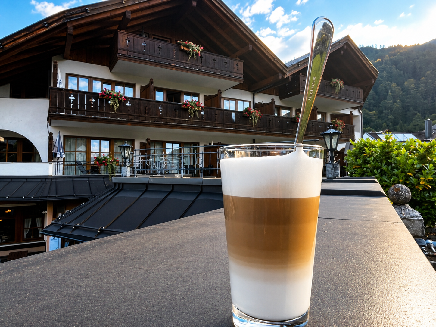 Hotel Schatten | Doppelzimmer 13 mit Balkon und Bergblick