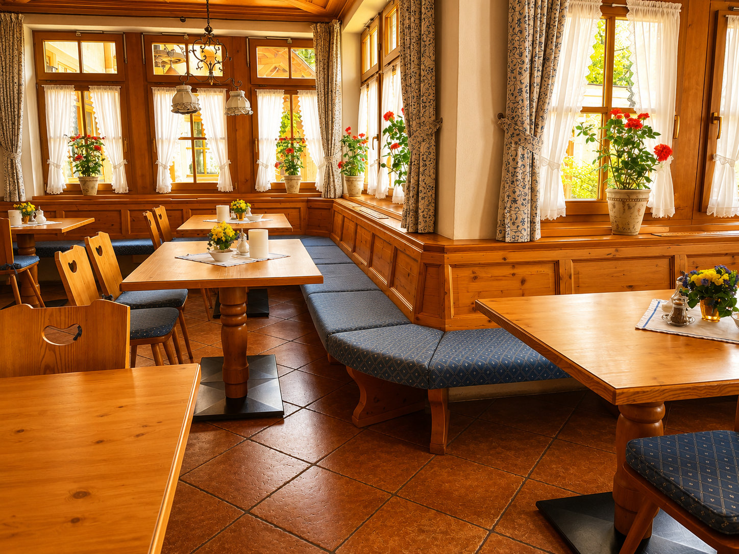 Hotel Schatten | Zimmer 15 für 4 mit Balkon und Bergblick