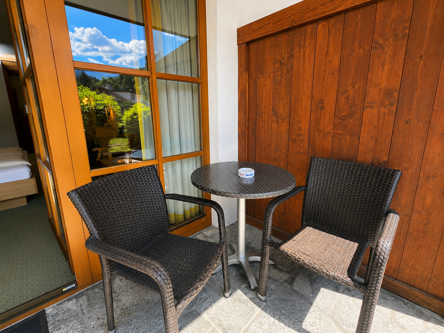 Hotel Schatten | Doppelzimmer 17 mit Terrasse und Bergblick