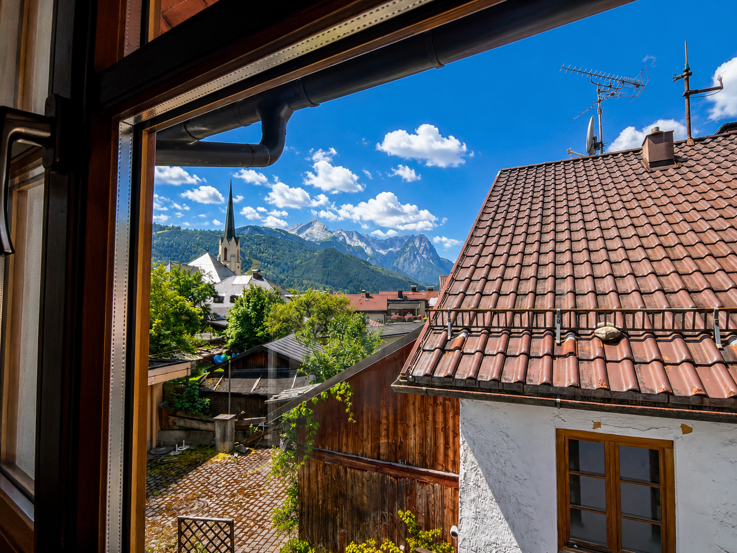 Hotel Schatten | Doppelzimmer 13 mit Balkon und Bergblick