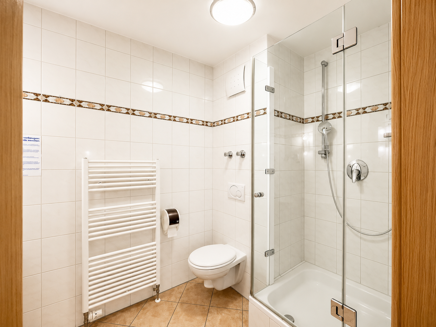 Hotel Schatten | Doppelzimmer 17 mit Terrasse und Bergblick