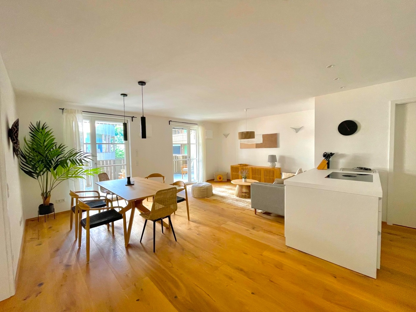 Wohn- und Essbereich mit Schlafsofa