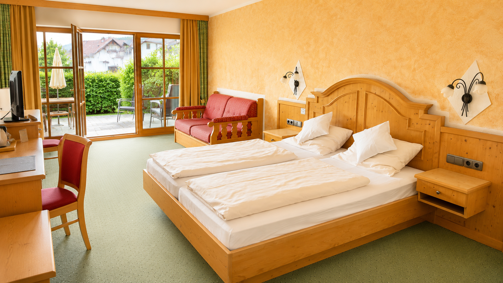 Hotel Schatten | Zimmer 18 für 4 mit Terrasse und Bergblick