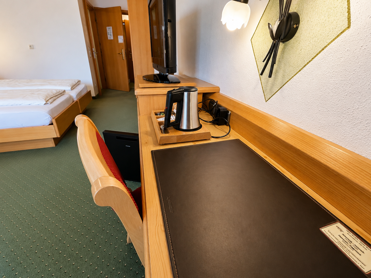 Hotel Schatten | Doppelzimmer 13 mit Balkon und Bergblick