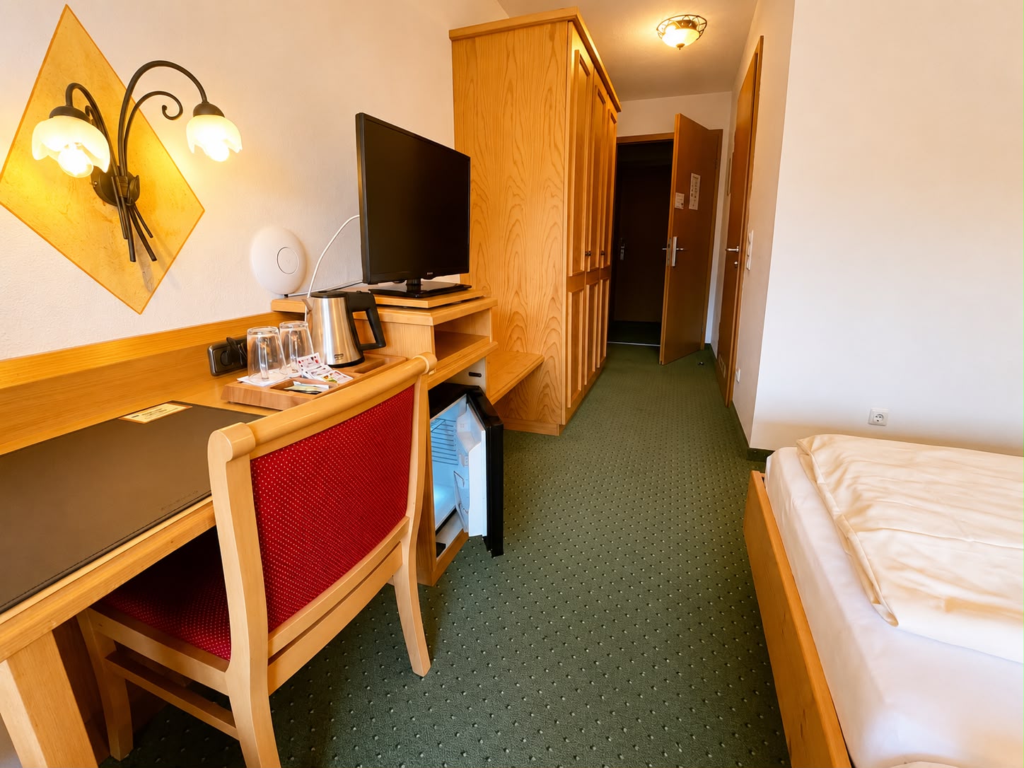 Hotel Schatten | Doppelzimmer 28 mit Balkon und Bergblick