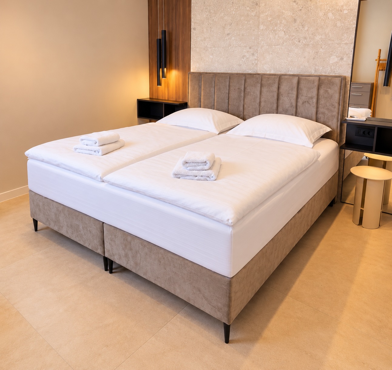 Schlafzimmer 1